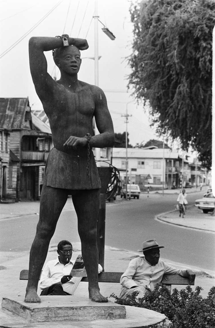 Standbeeld Kwakoe Paramaribo