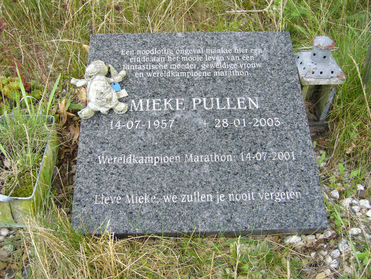 Grafsteen Mieke Pullen