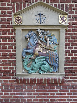 Kopie van de Heusdense gevelsteen in Huize Heyendael te Nijmegen. (Foto: Willem Nabuurs, 2011, Wikimedia Commons)