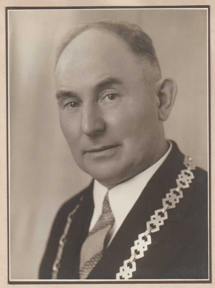 De staatsiefoto van Martinus van den Hurk als burgemeester van Nistelrode. (Foto: ...)